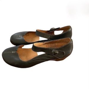 EUC Taos Samba Sandals in Black